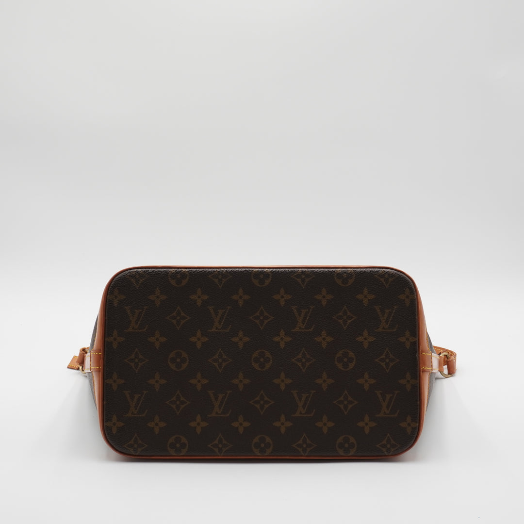 LOUIS VUITTON Monogram Amfersley Vanity Shoulder Bag